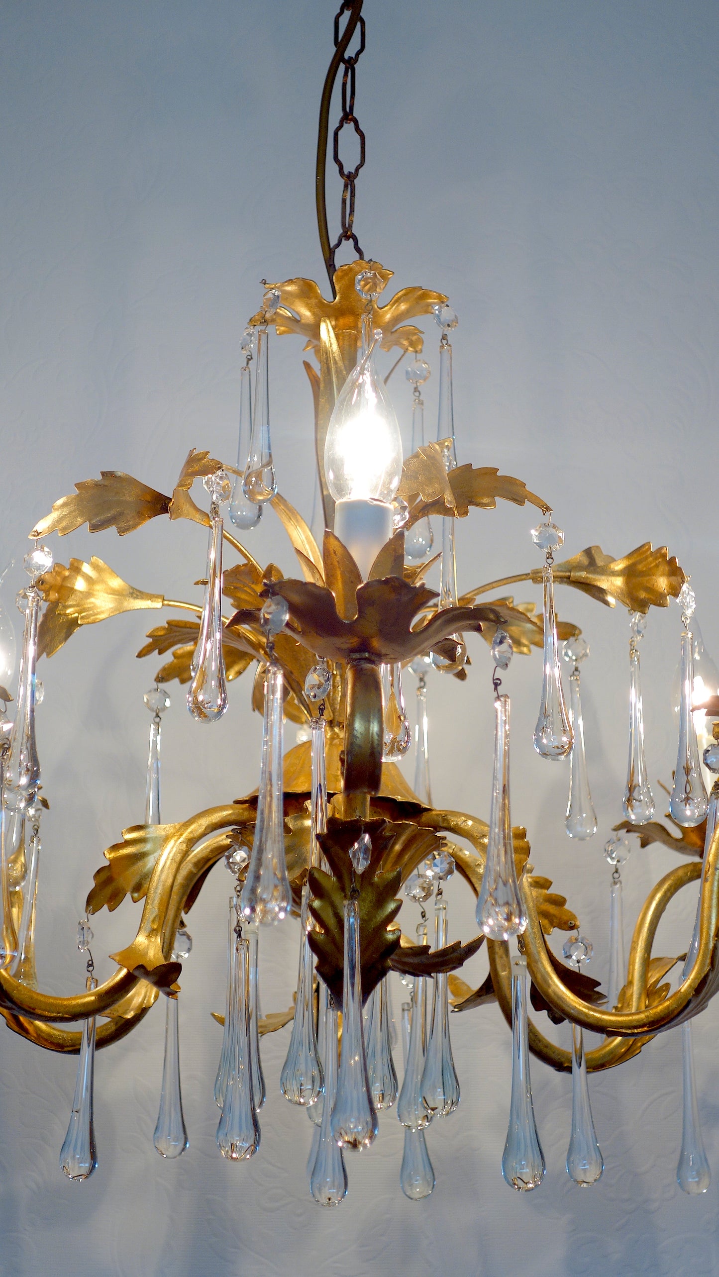 Wunderschöne Vergoldete Metall Murano Glastropfen Kronleuchter, Lüster 6 Flammig, 1950er