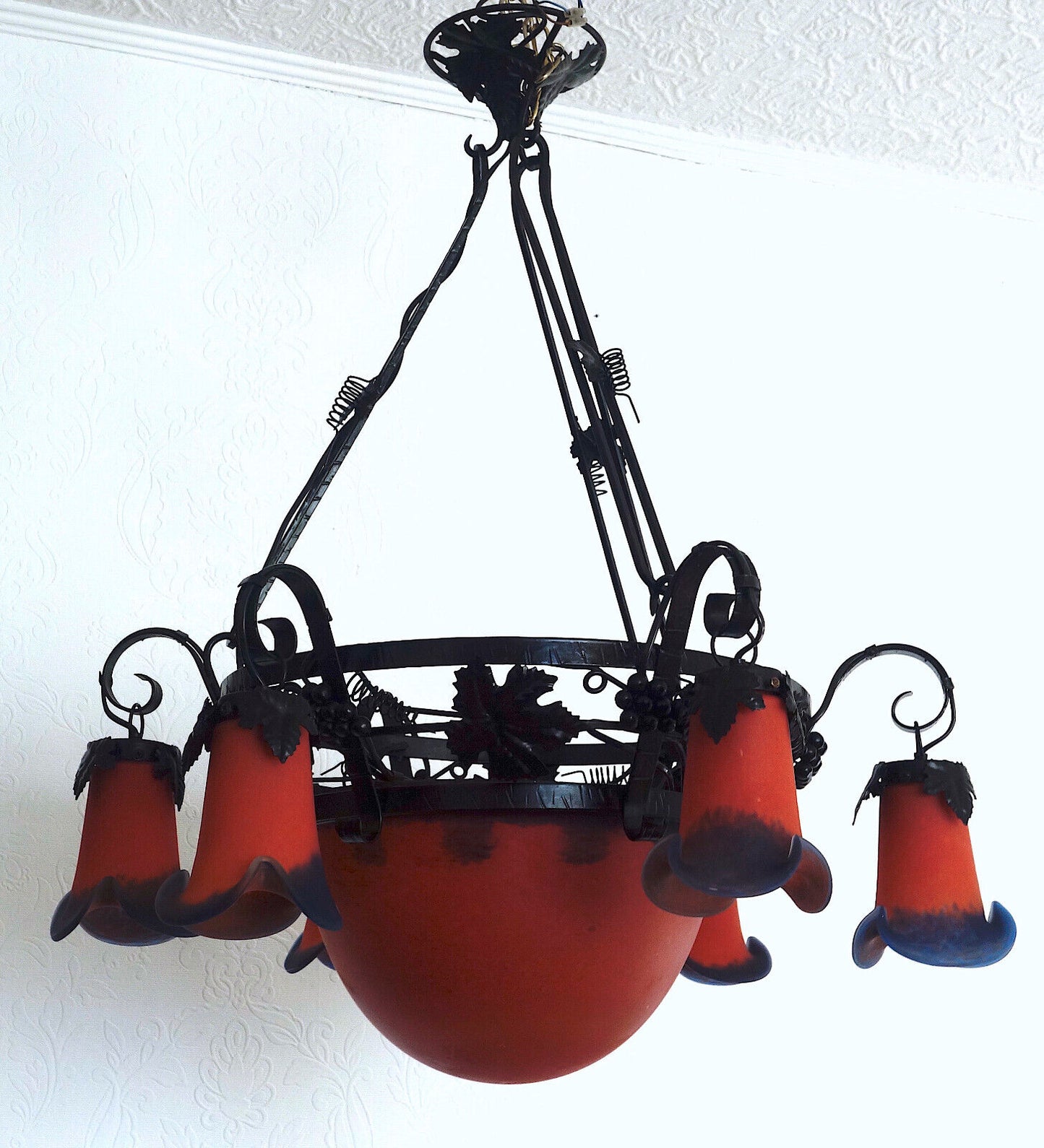 Opulente Französische Schmiedeeisen Glas (Pate De Verre) Kronleuchter, Lüster