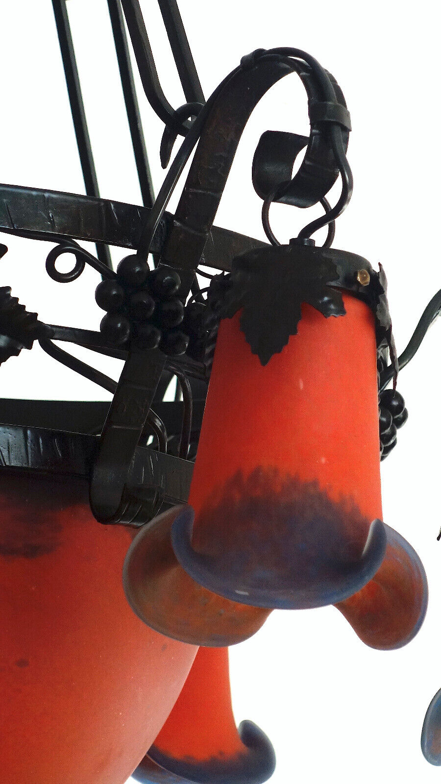 Opulente Französische Schmiedeeisen Glas (Pate De Verre) Kronleuchter, Lüster