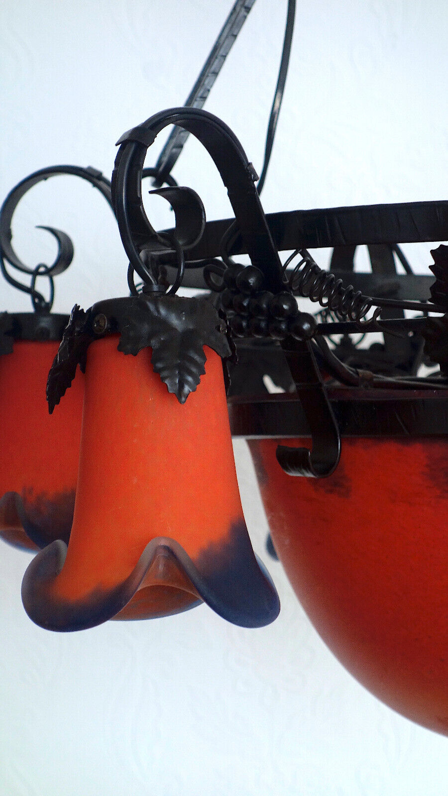 Opulente Französische Schmiedeeisen Glas (Pate De Verre) Kronleuchter, Lüster