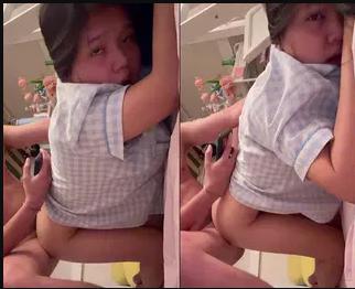 Anh chịch sướng quá em kiệt sức trụ không nổi chỉ biết cong mông nằm chịu trận
